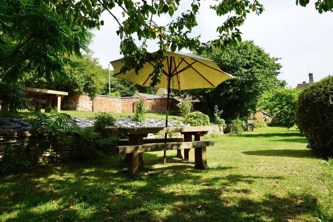 The Coach House And The Stable Apartment Woodchester ภายนอก รูปภาพ